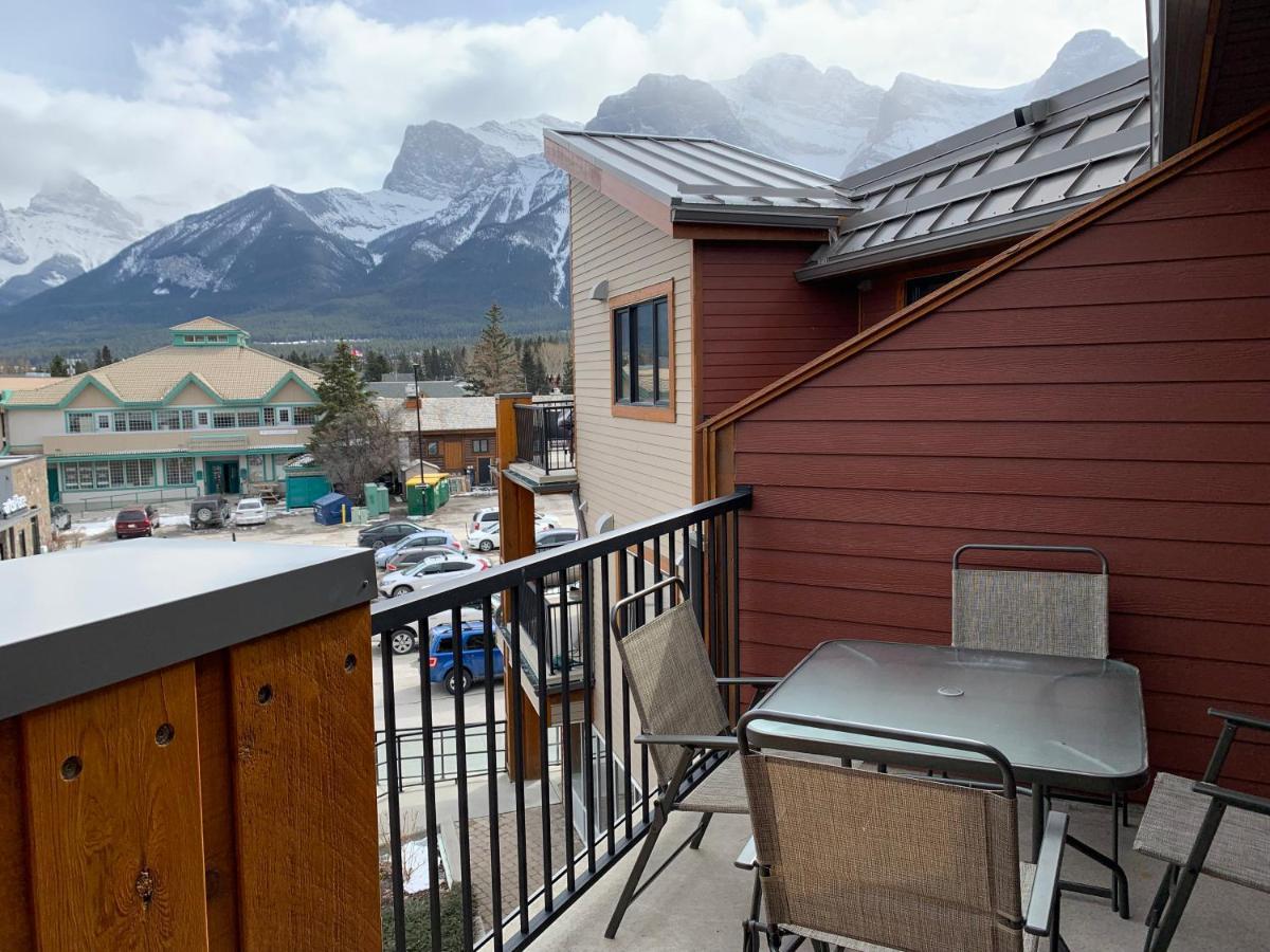 Alluring Mountain View Condo - Right In The Heart Of Downtown - Managed By Little Sister Getaways Canmore Exterior photo