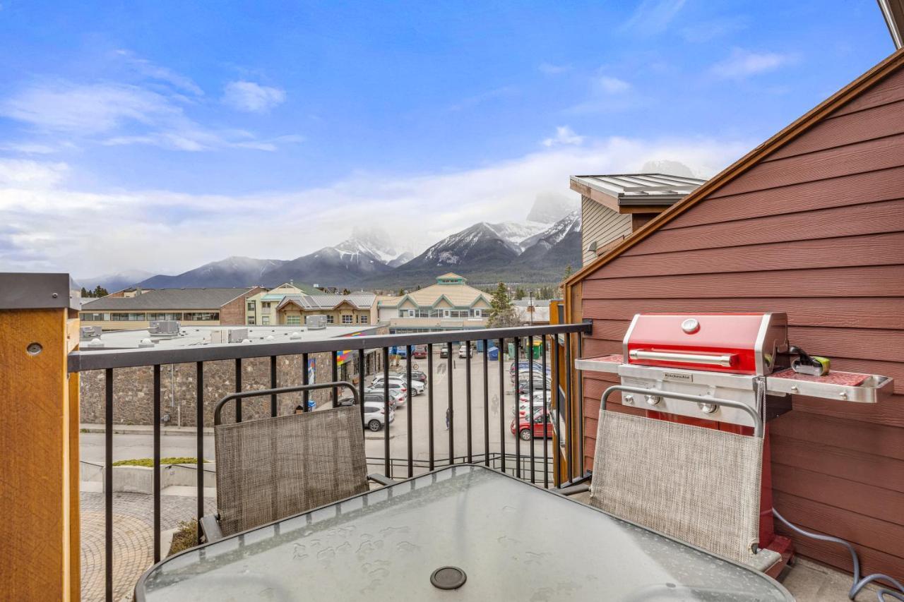 Alluring Mountain View Condo - Right In The Heart Of Downtown - Managed By Little Sister Getaways Canmore Exterior photo