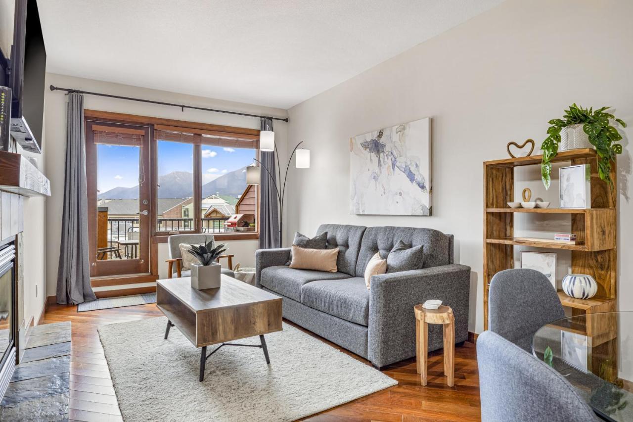 Alluring Mountain View Condo - Right In The Heart Of Downtown - Managed By Little Sister Getaways Canmore Exterior photo